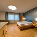 Neuhaeuslhof, Meran, Guestpass Apartment *