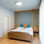 Neuhaeuslhof 梅拉诺